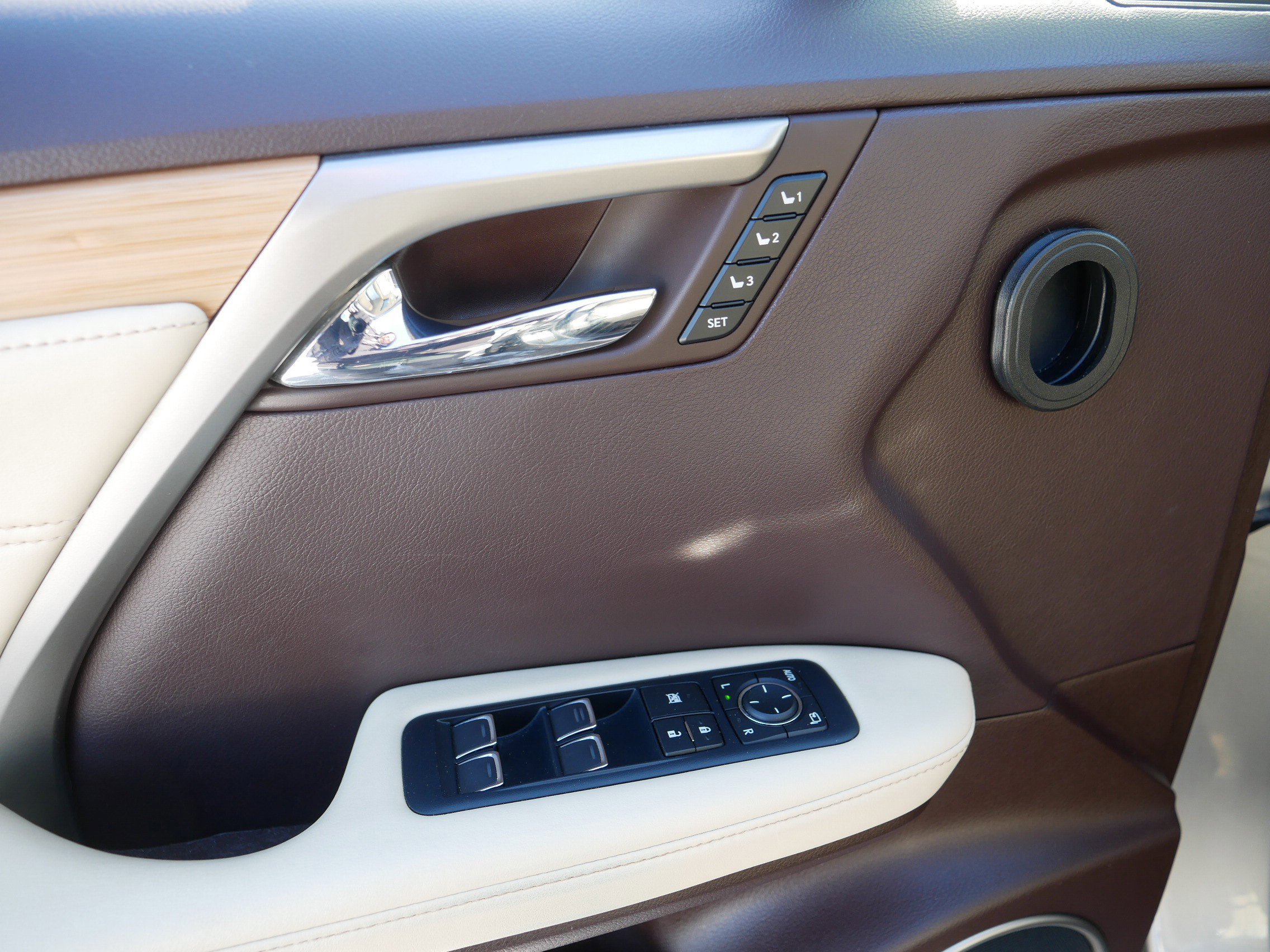 Used 2018 Lexus RX 350L Premium w/ Premium Package image 14