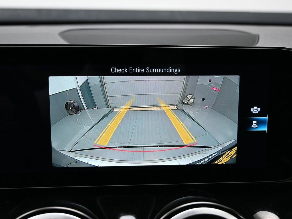 Used 2022 Mercedes-Benz GLB 250 w/ Premium Package Lite image 23