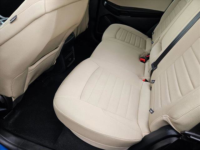 Used 2021 Ford Edge SE image 18