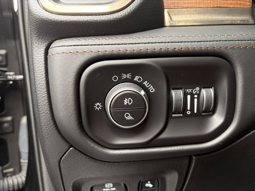 Used 2020 RAM 1500 Limited image 12