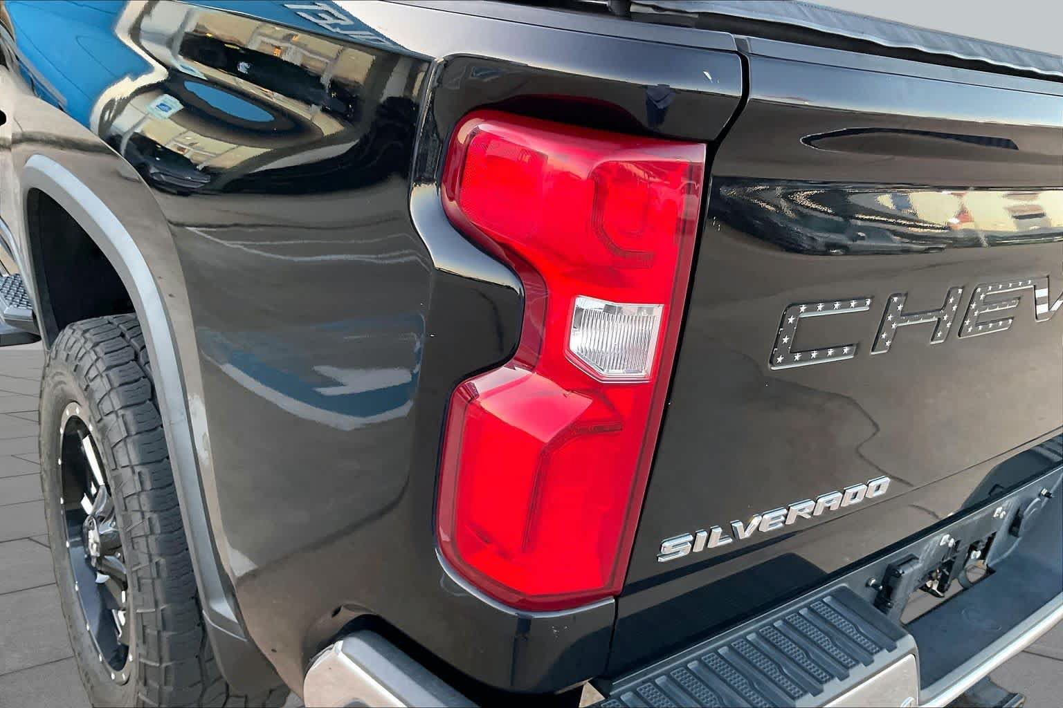 Used 2020 Chevrolet Silverado 2500 LTZ w/ LTZ Premium Package AWD/4WD image 28