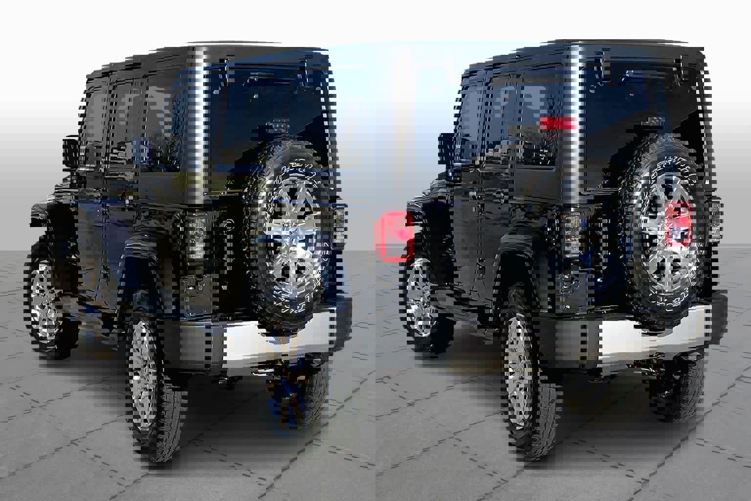 Used 2015 Jeep Wrangler Unlimited Sahara image 12