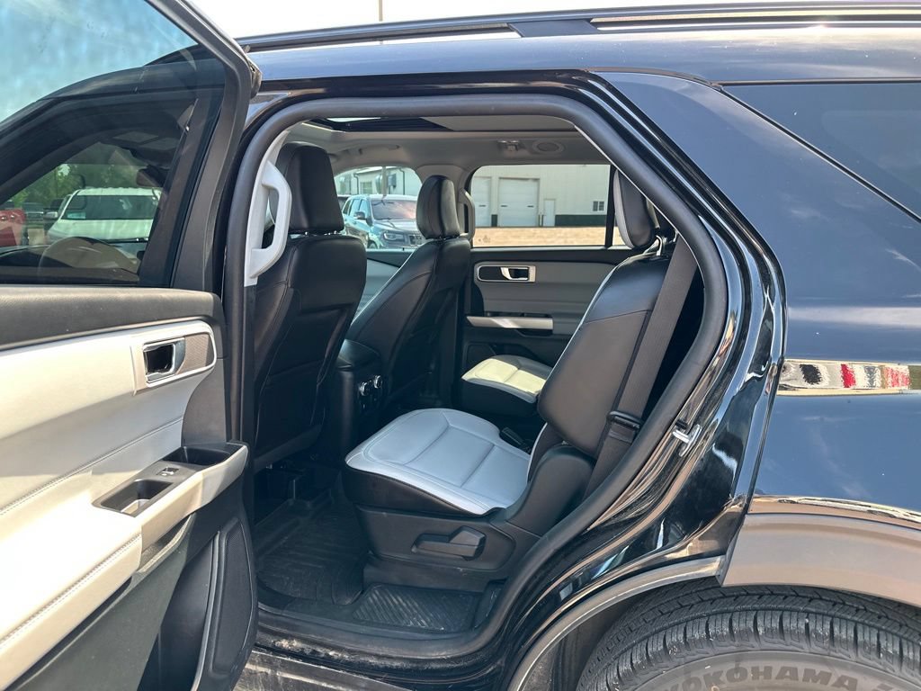 Used 2021 Ford Explorer XLT w/ Equipment Group 202A AWD/4WD image 20