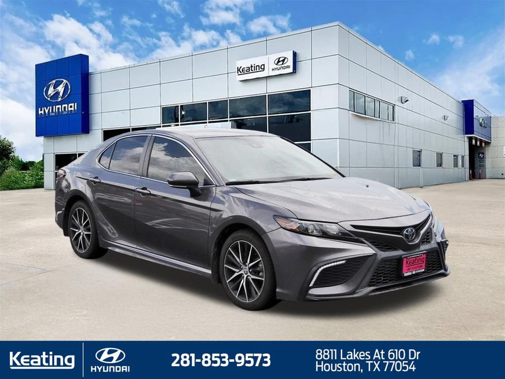 Used 2024 Toyota Camry SE FWD image 3