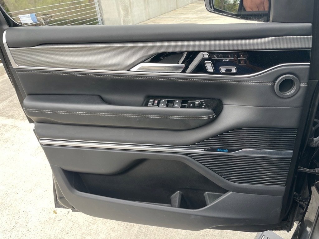 Used 2022 Jeep Grand Wagoneer Series II image 12