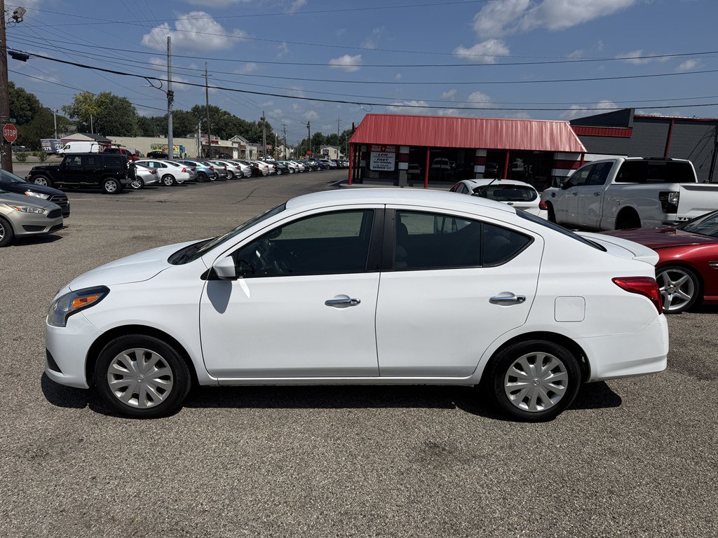 Used 2016 Nissan Versa SV FWD image 3