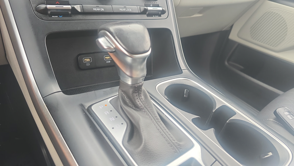 Used 2023 Kia Carnival LX FWD image 21
