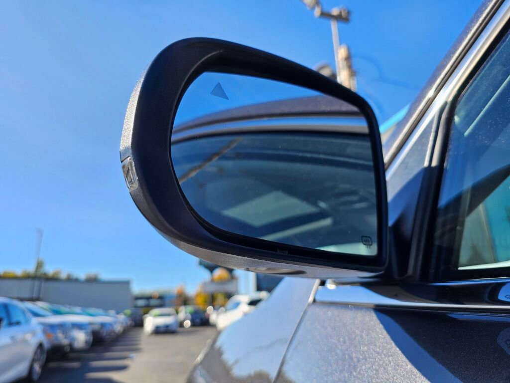 Used 2019 Jeep Cherokee Limited w/ Luxury Group image 23