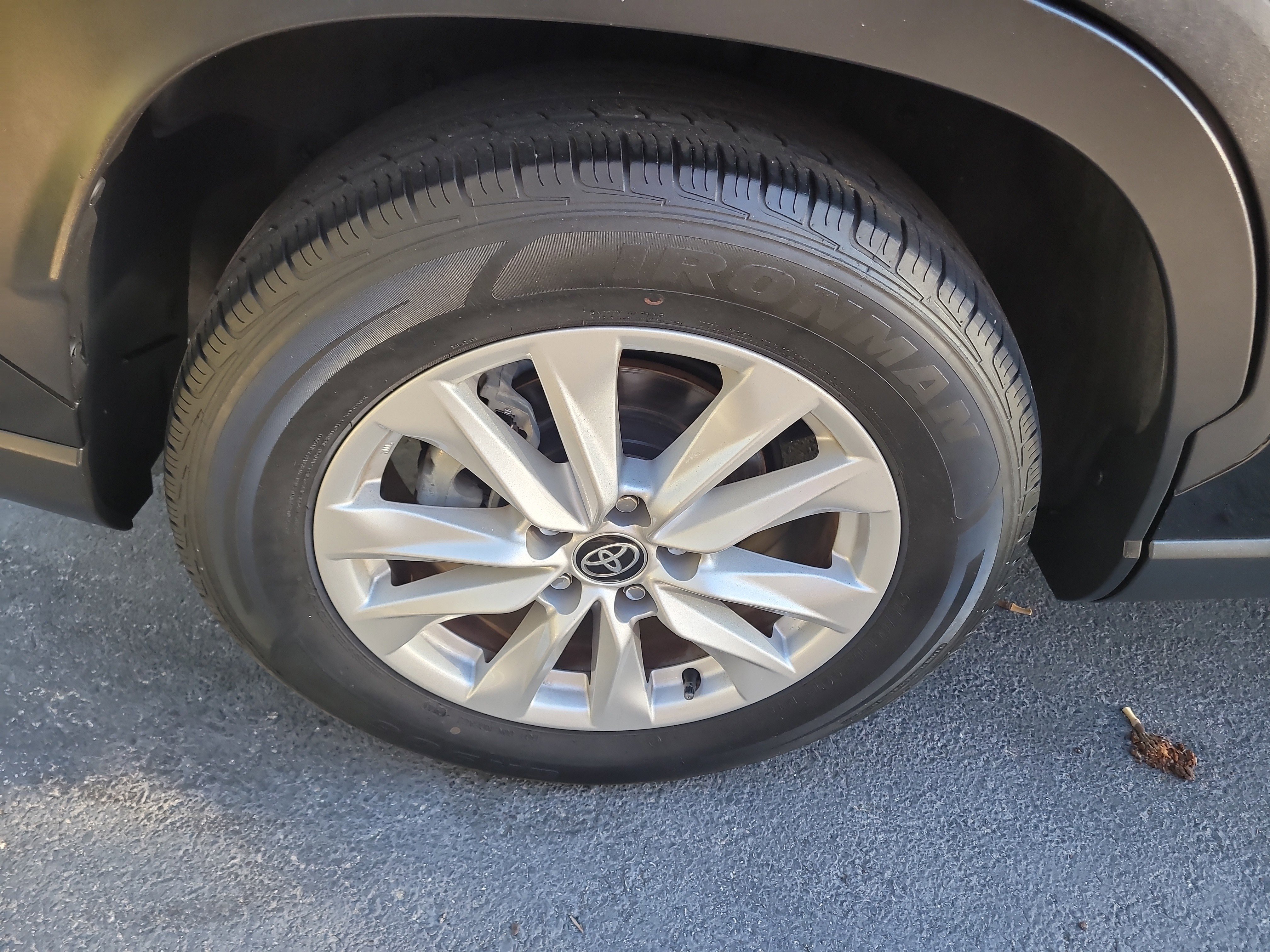 Used 2023 Toyota Corolla Cross LE image 8