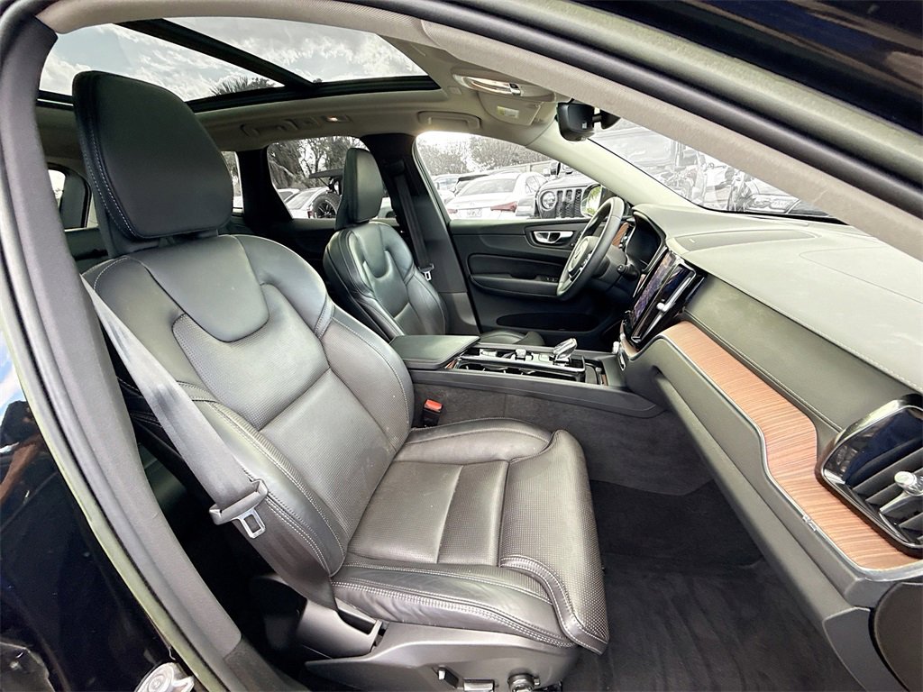 Used 2023 Volvo XC60 B6 Ultimate image 33