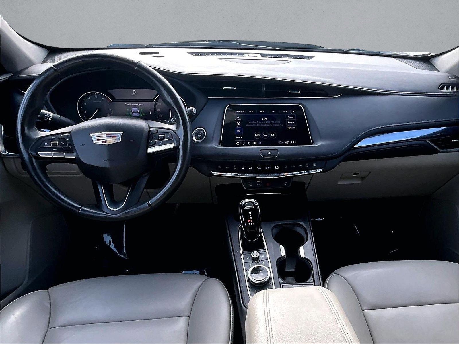 Used 2023 Cadillac XT4 Luxury w/ Cold Weather Package FWD image 16