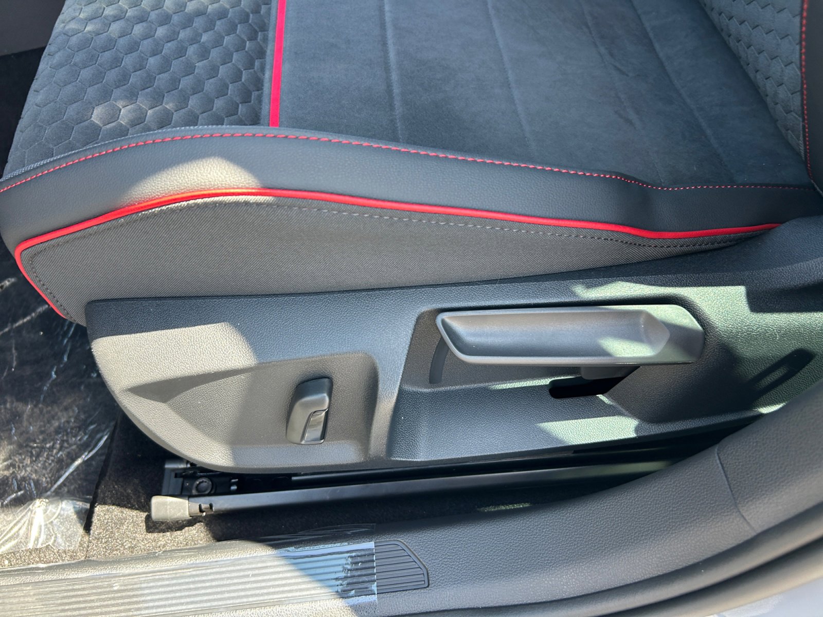 New 2026 Volkswagen Golf SE FWD image 14