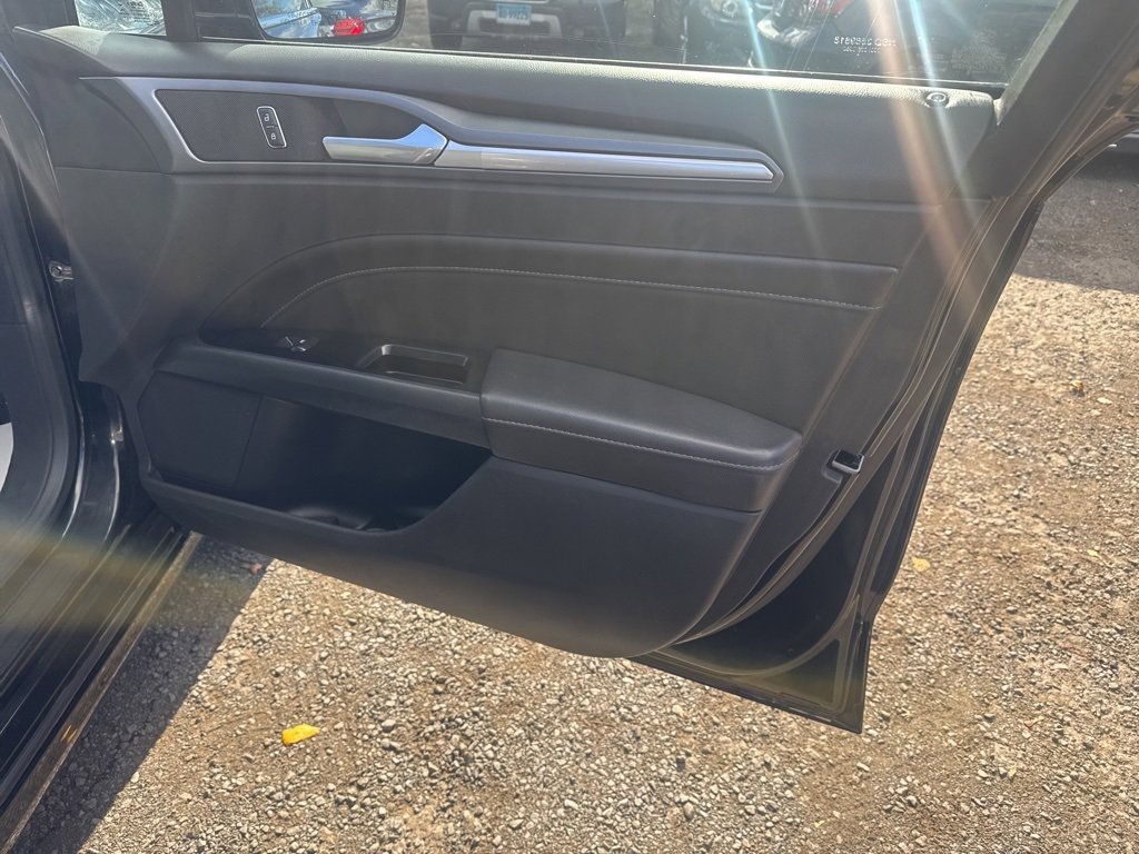 Used 2015 Ford Fusion Titanium image 39