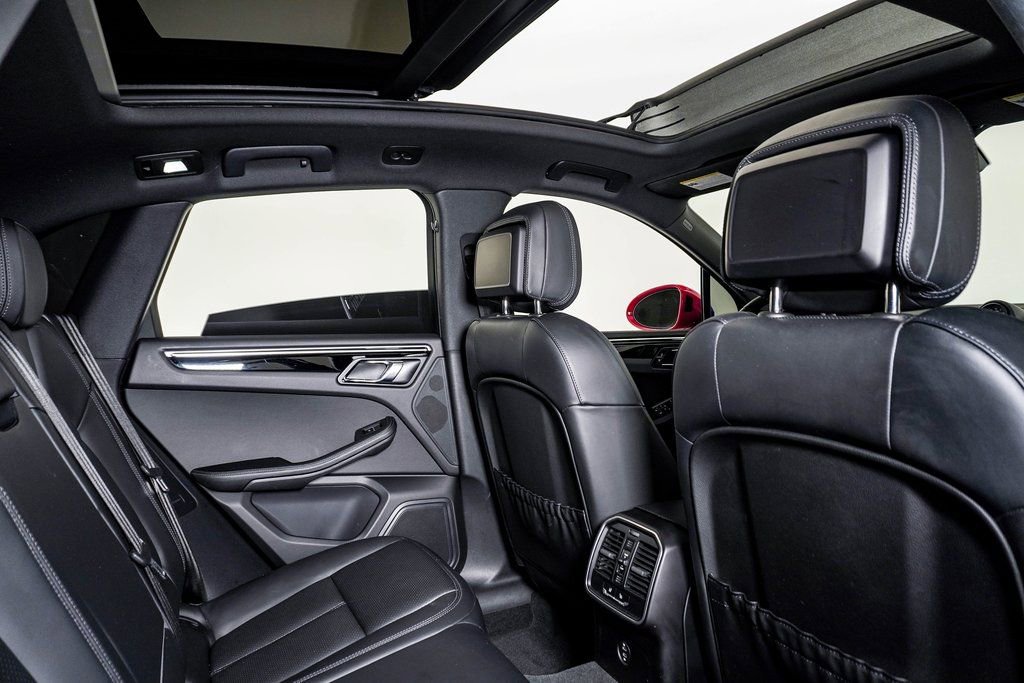 Certified 2024 Porsche Macan w/ Premium Plus Package image 16