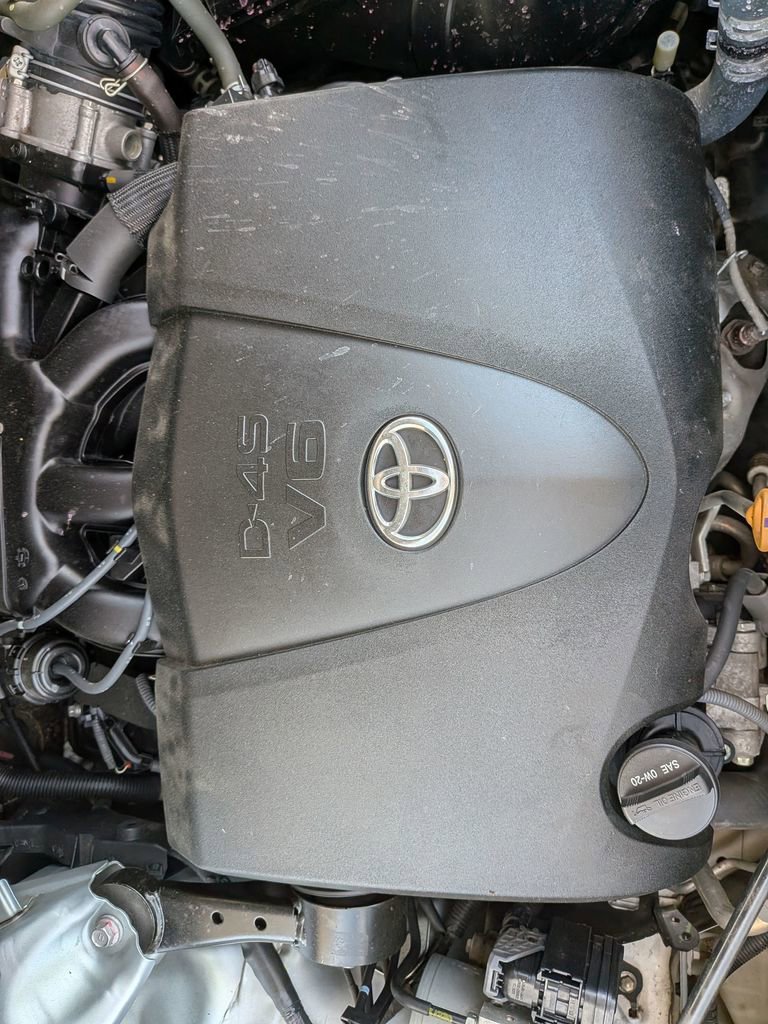 Used 2018 Toyota Highlander SE image 12