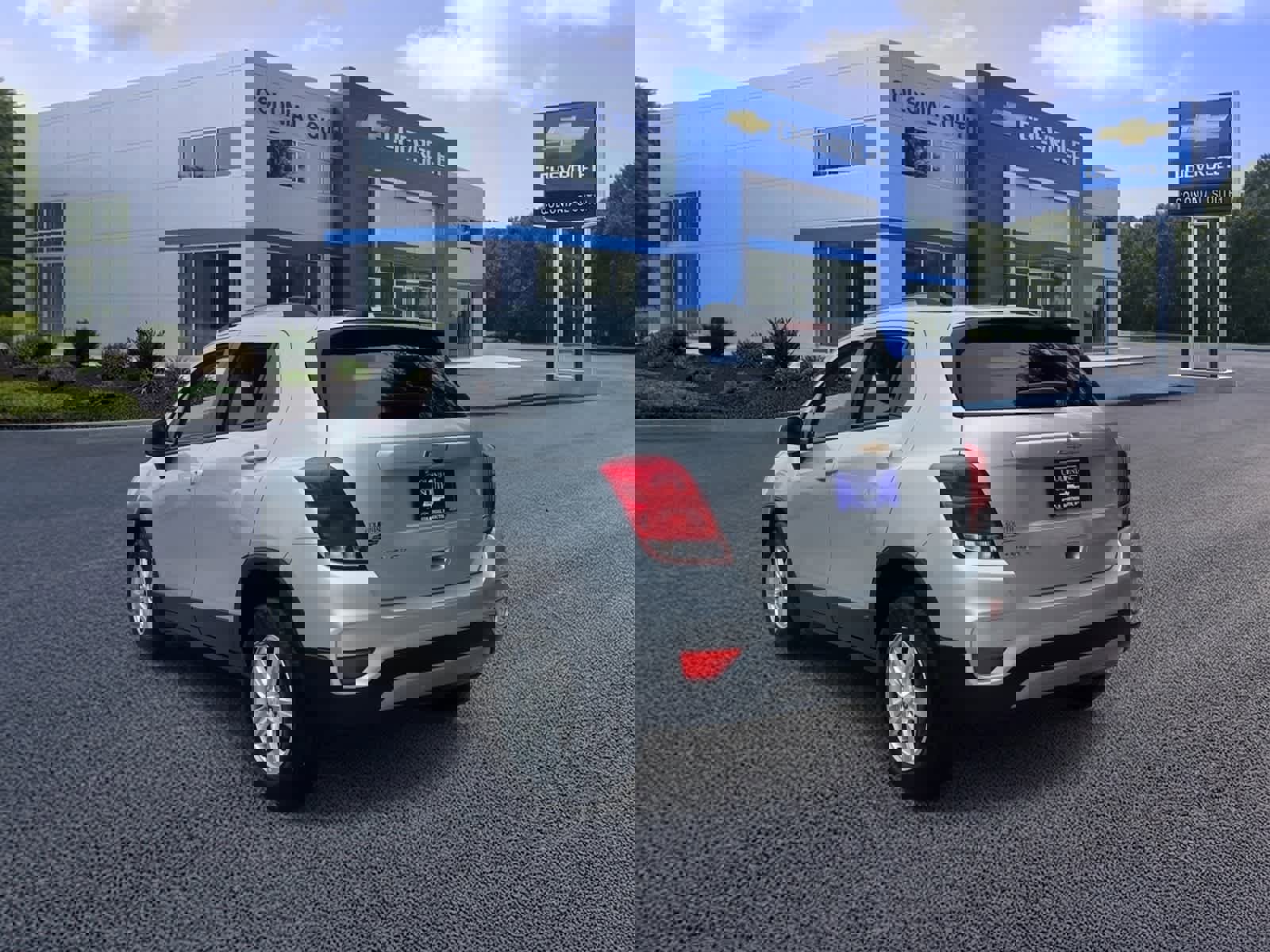 Certified 2022 Chevrolet Trax LT w/ LT Convenience Package image 4