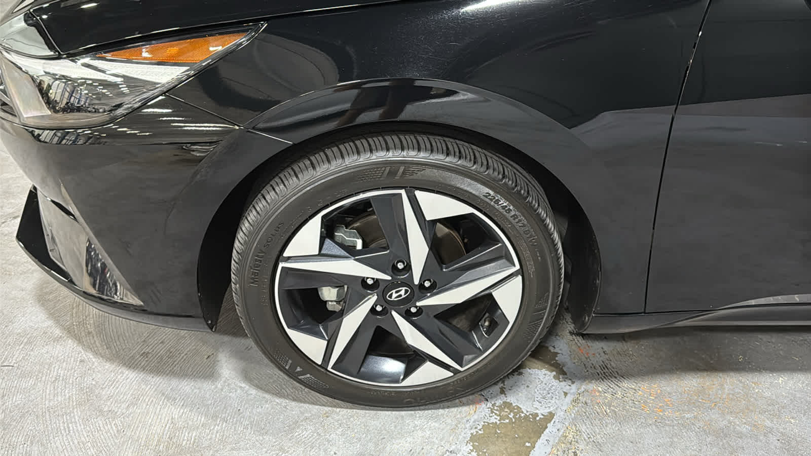 Used 2023 Hyundai Elantra Limited w/ Cargo Package FWD image 8