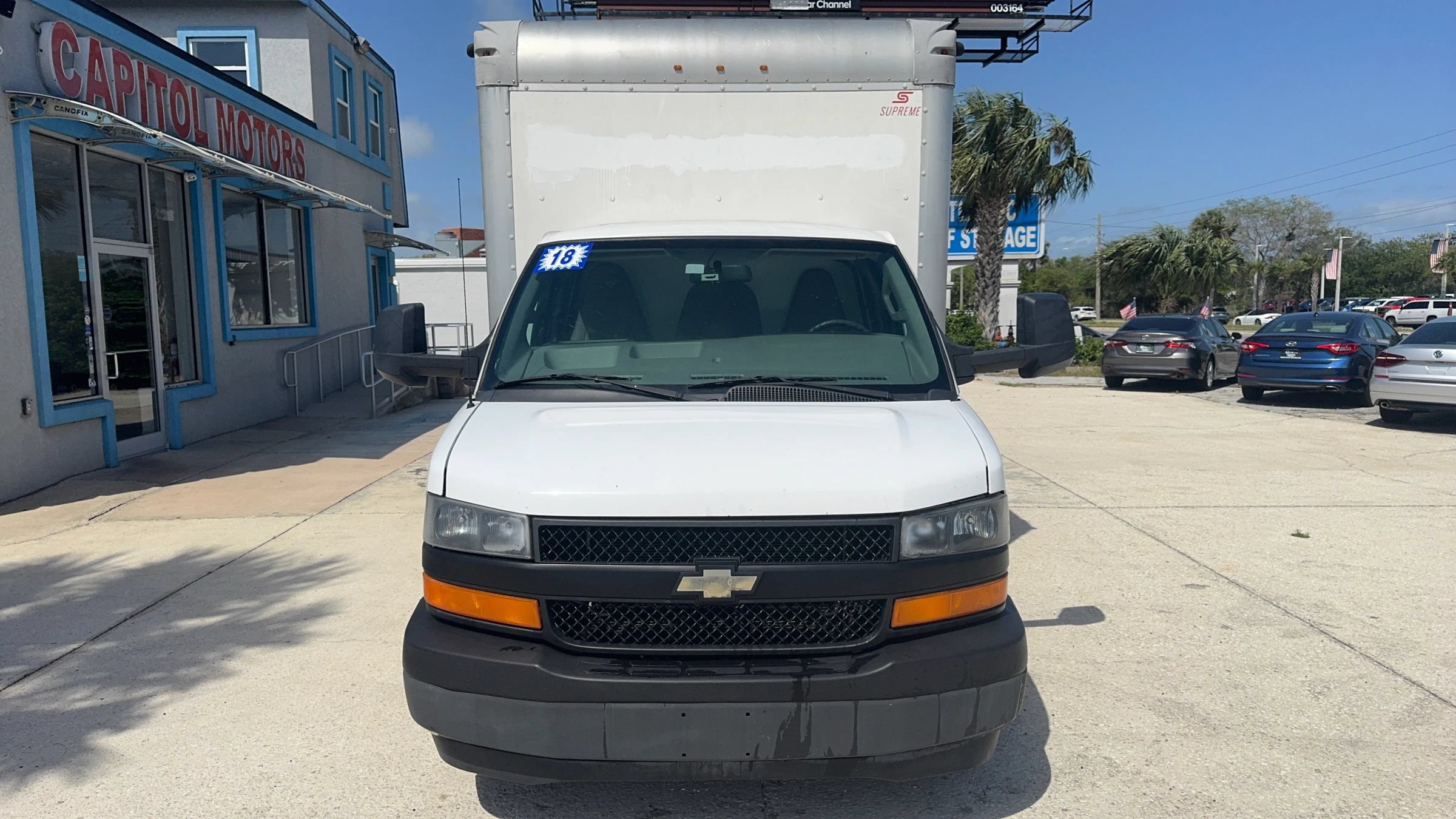 Used 2018 Chevrolet Express 3500 w/ Driver Convenience Package RWD image 8