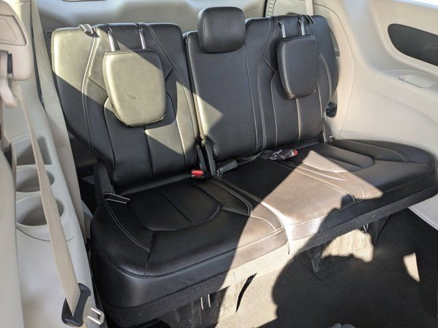 Used 2023 Chrysler Pacifica Touring-L image 22