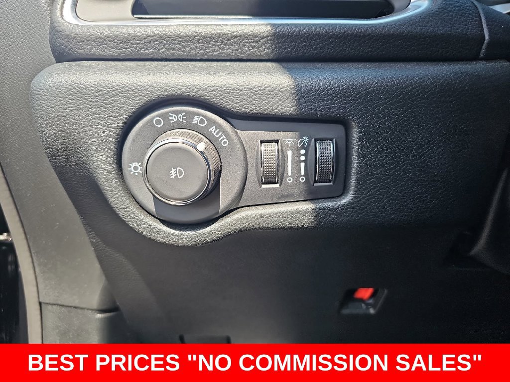 Used 2026 Chrysler Pacifica Limited w/ S Appearance Package FWD image 28