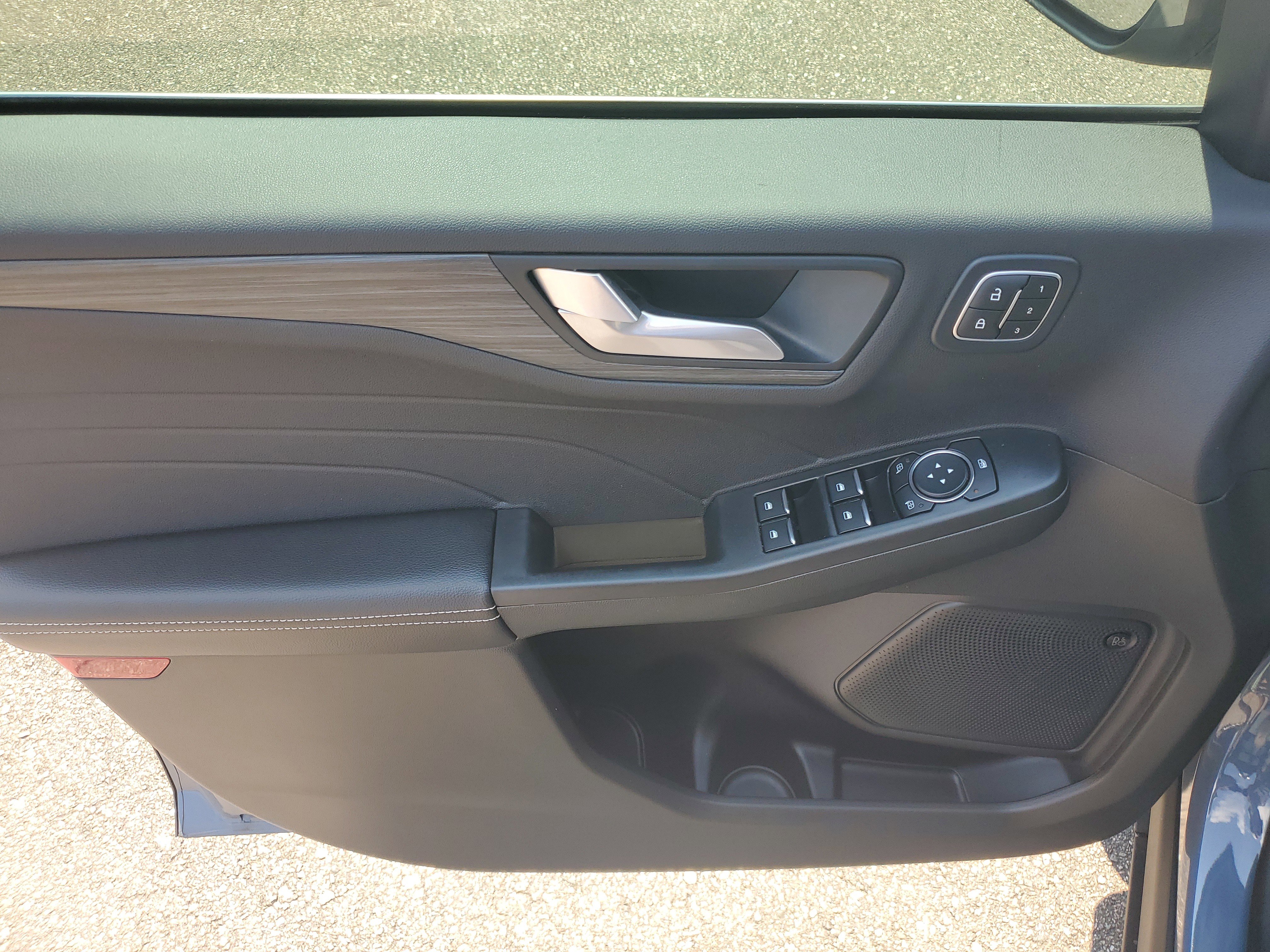 Used 2023 Ford Escape Platinum w/ Premium Technology Package image 24