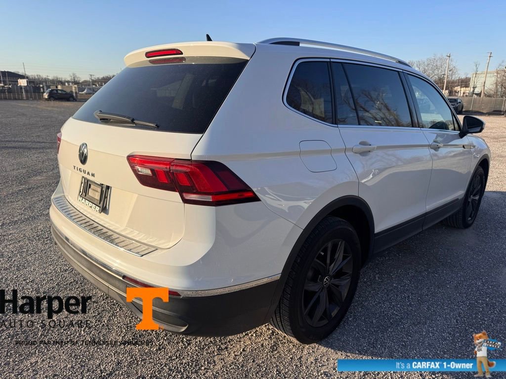 Used 2022 Volkswagen Tiguan SE w/ Panoramic Sunroof Package image 5