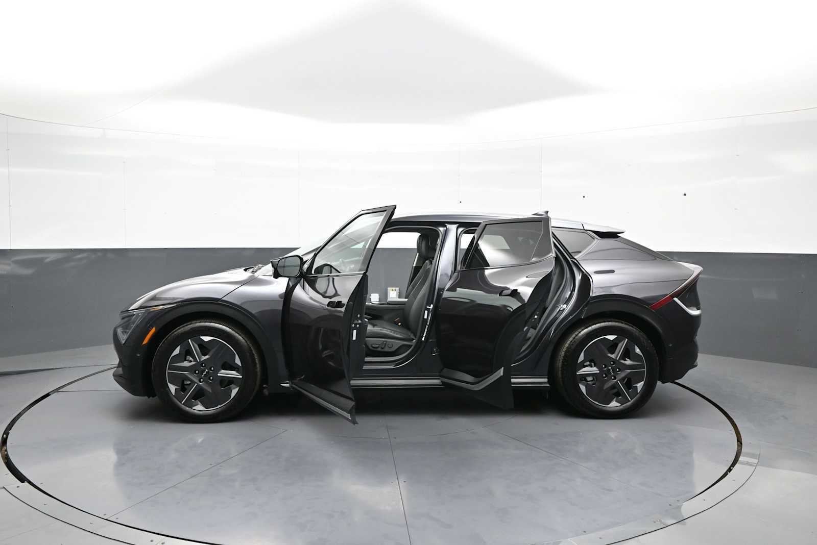 Certified 2025 Kia EV6 Light w/ Light LR Technology Package AWD/4WD image 42