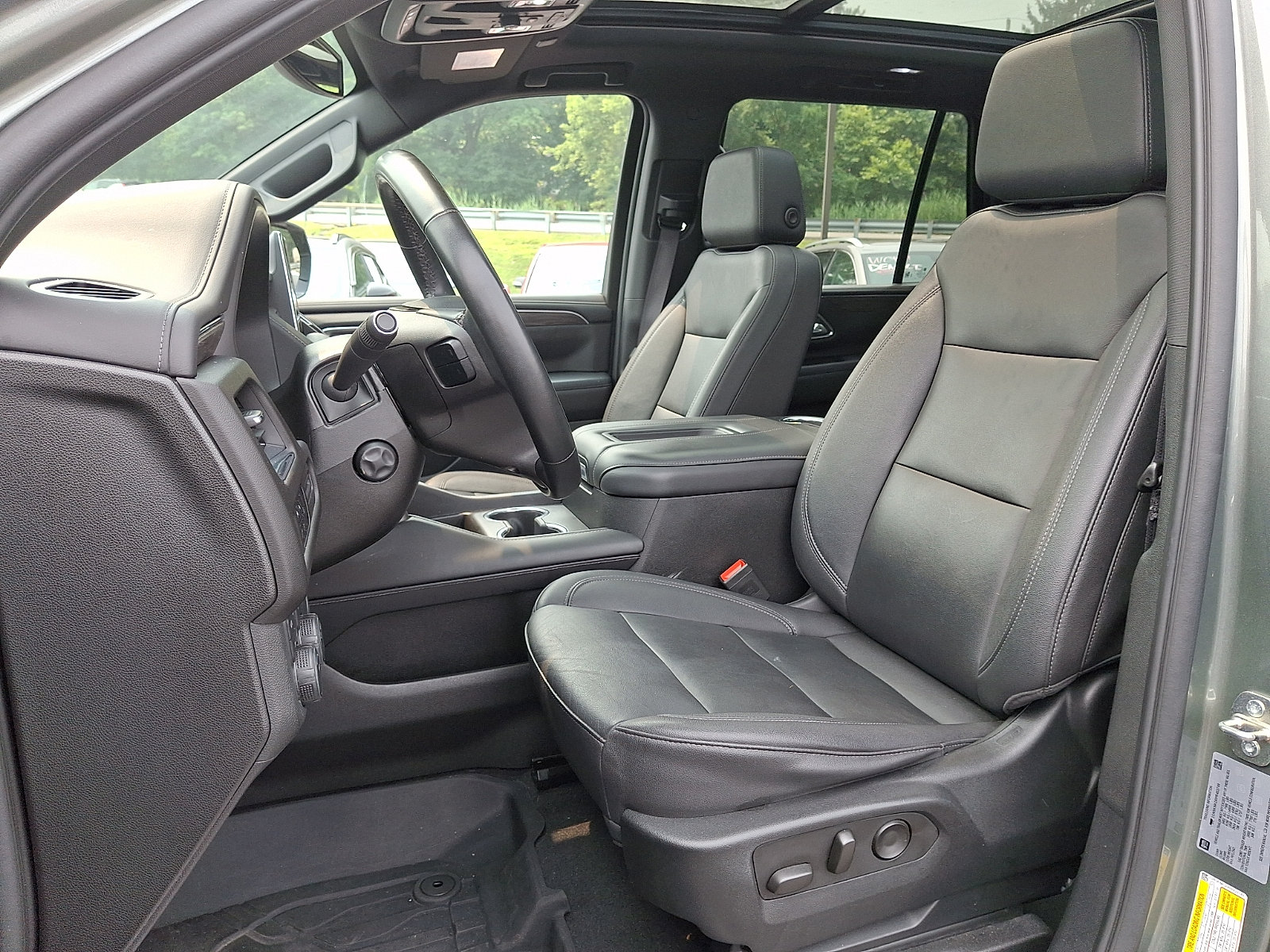 Used 2023 Chevrolet Tahoe LT w/ Luxury Package AWD/4WD image 15