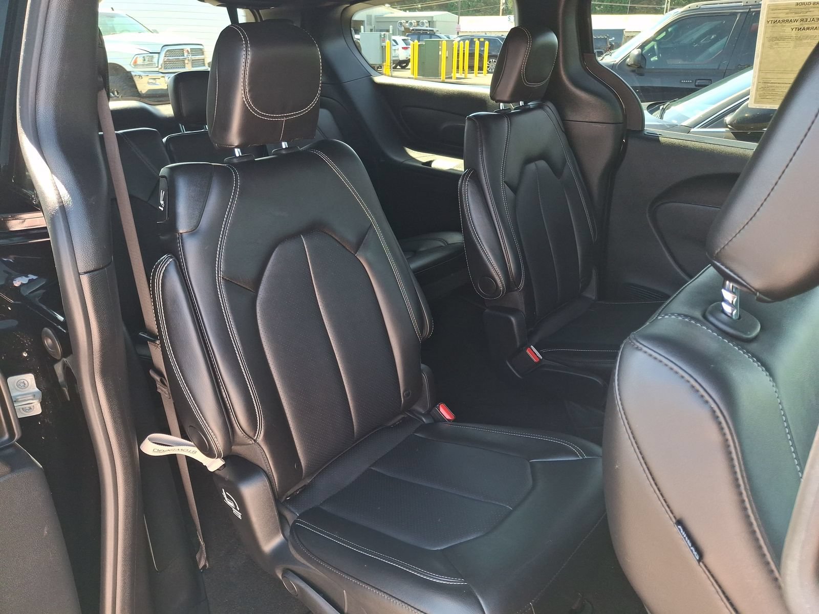 Certified 2025 Chrysler Pacifica Select FWD image 21