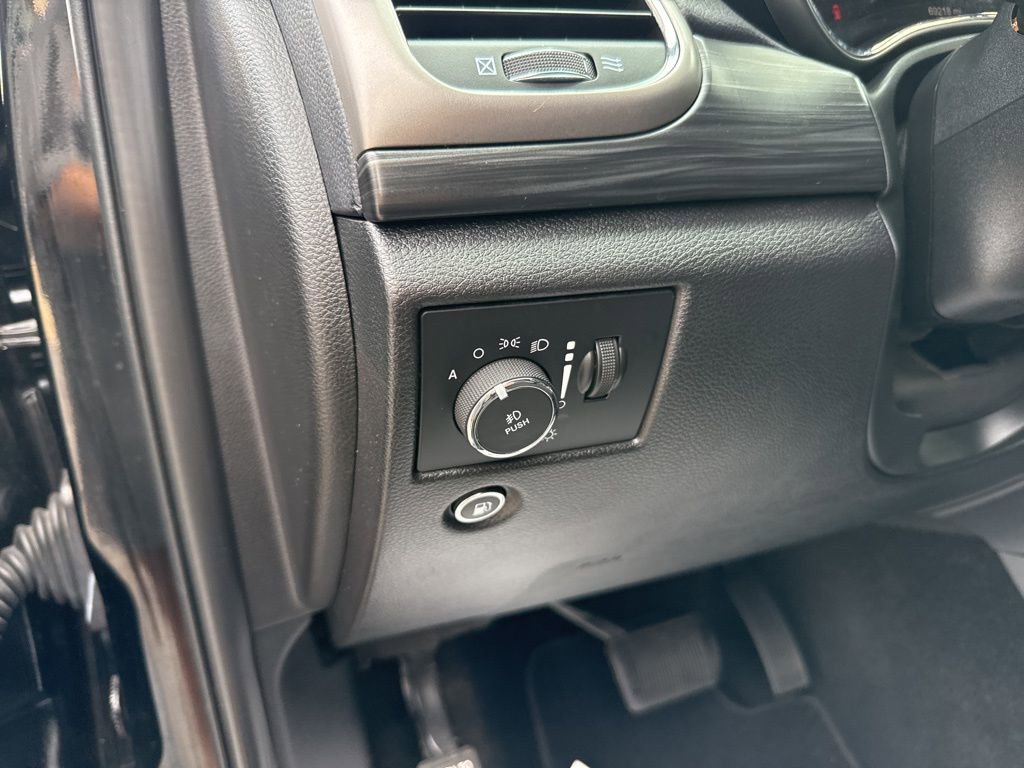 Used 2020 Jeep Grand Cherokee Laredo w/ Laredo X Package image 15