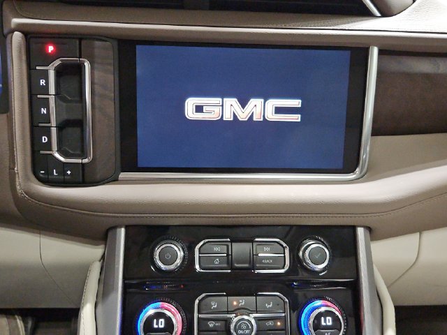 Used 2024 GMC Yukon Denali w/ Advanced Technology Package AWD/4WD image 16