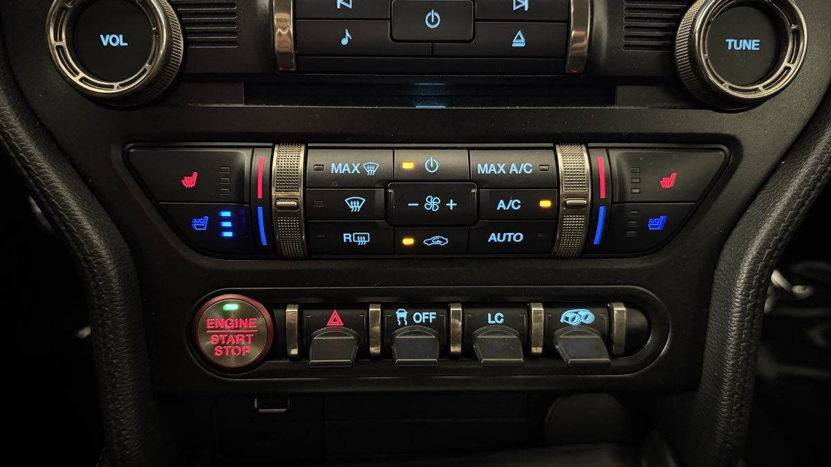 Used 2019 Ford Mustang Shelby GT350 w/ Technology Package RWD image 22