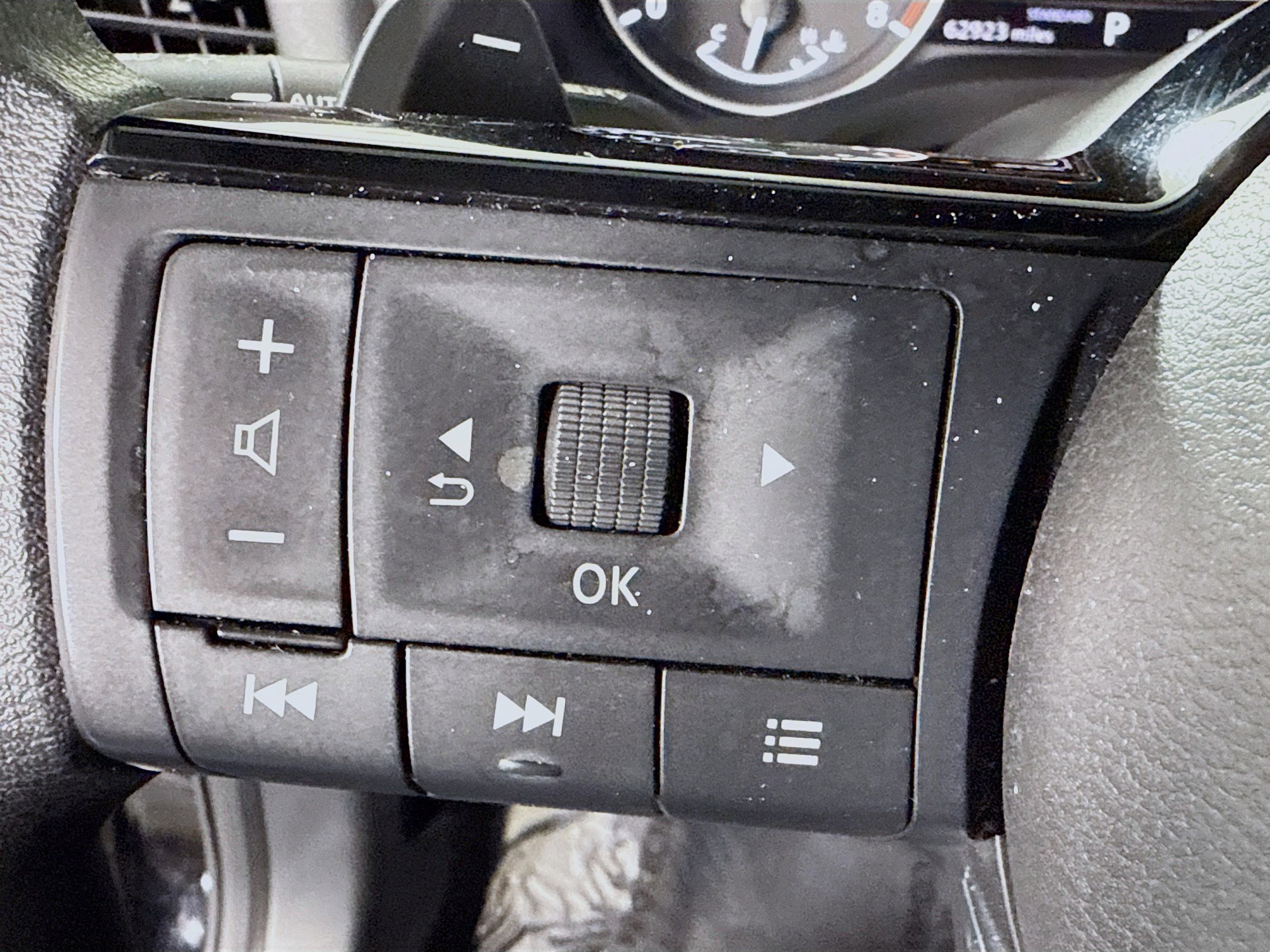 Used 2023 Nissan Rogue SV image 14