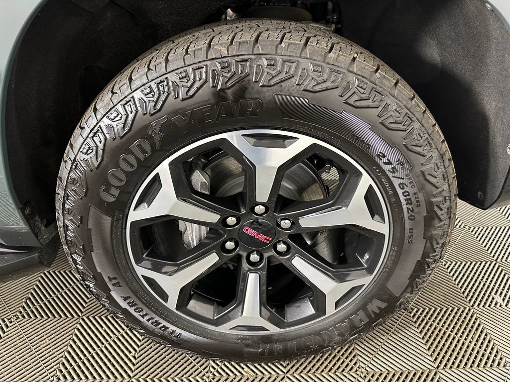 Used 2026 GMC Yukon AT4 w/ LPO, Floor Liner Package AWD/4WD image 39