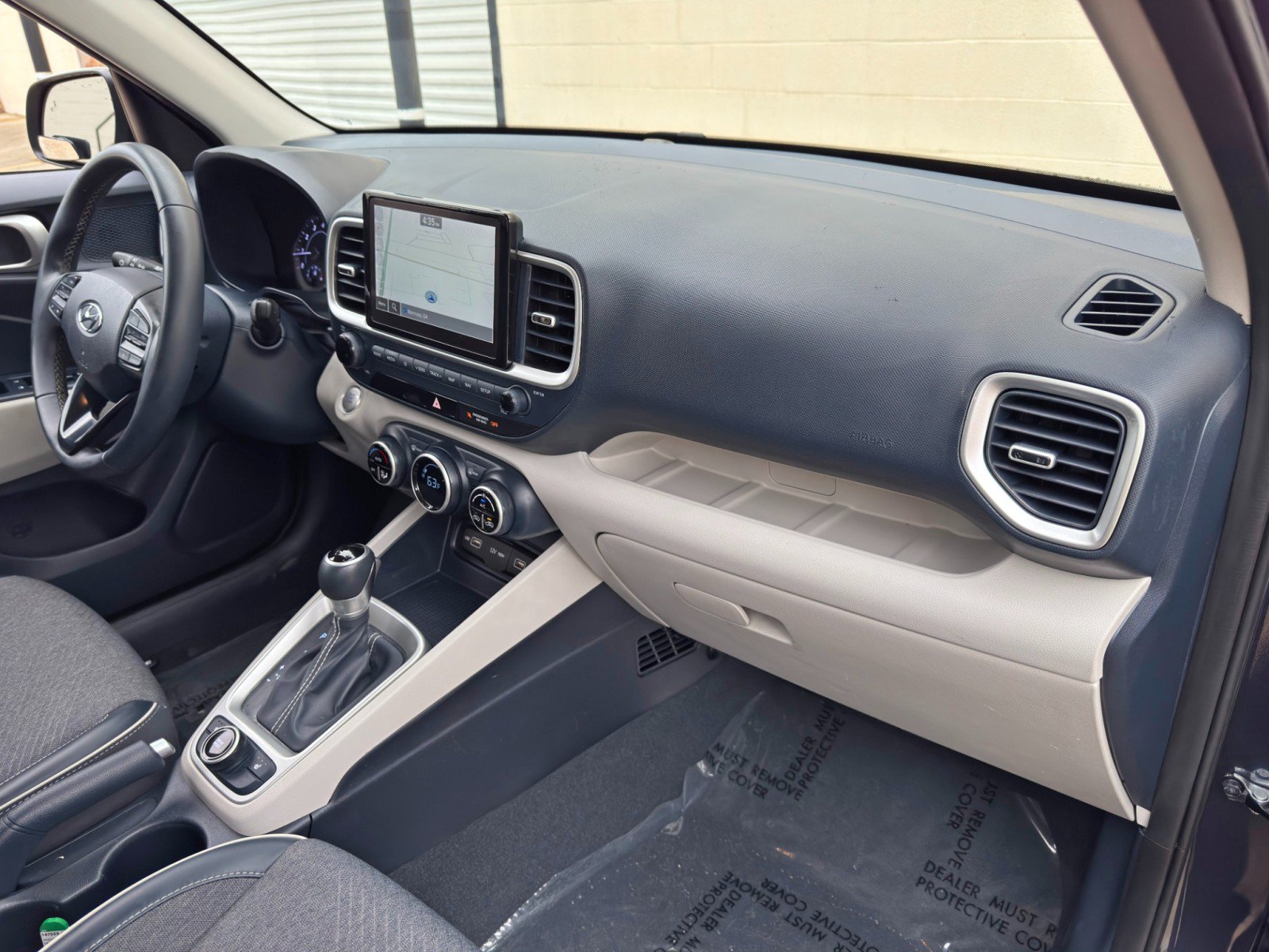 Used 2022 Hyundai Venue Limited FWD image 13