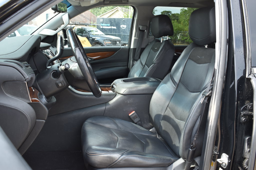 Used 2019 Cadillac Escalade Luxury AWD/4WD image 7