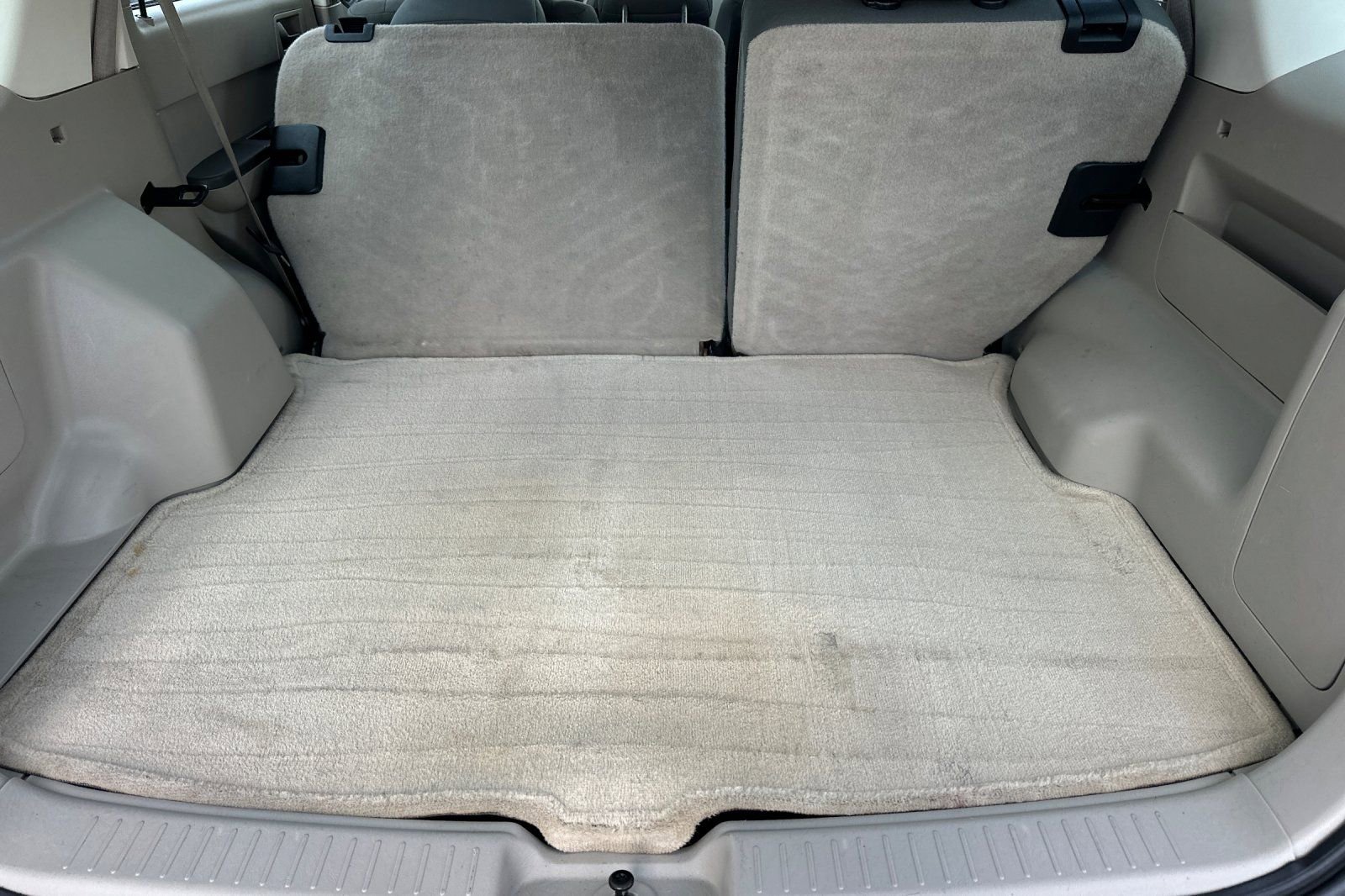 Used 2010 Ford Escape XLS image 15