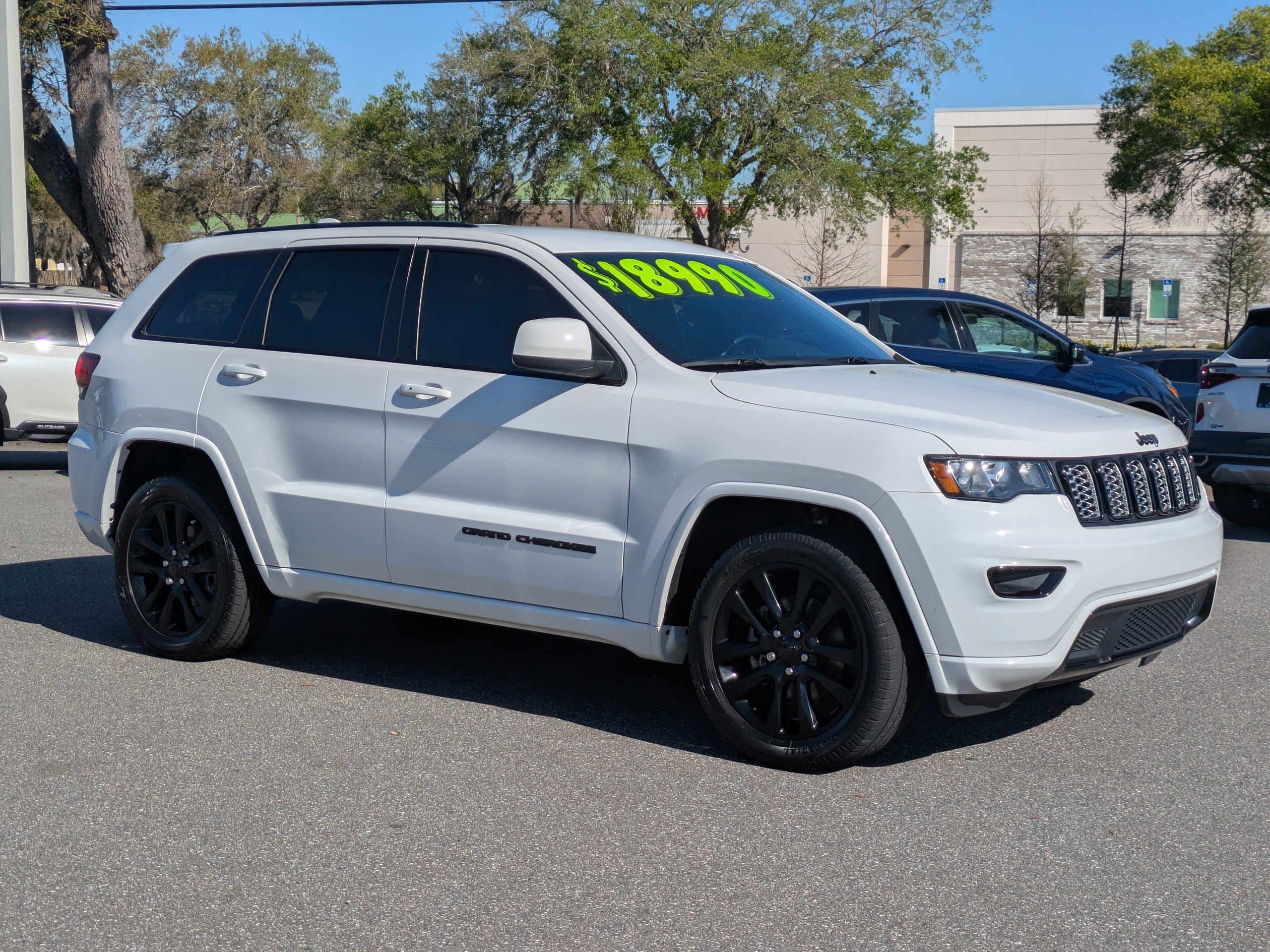Used 2019 Jeep Grand Cherokee Altitude image 2