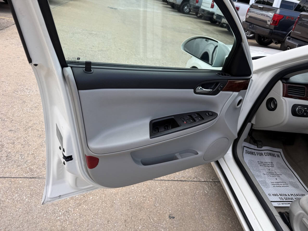 Used 2008 Chevrolet Impala LT FWD image 8