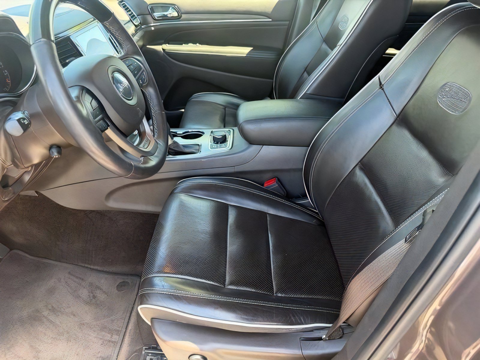 Used 2019 Jeep Grand Cherokee Overland AWD/4WD image 16