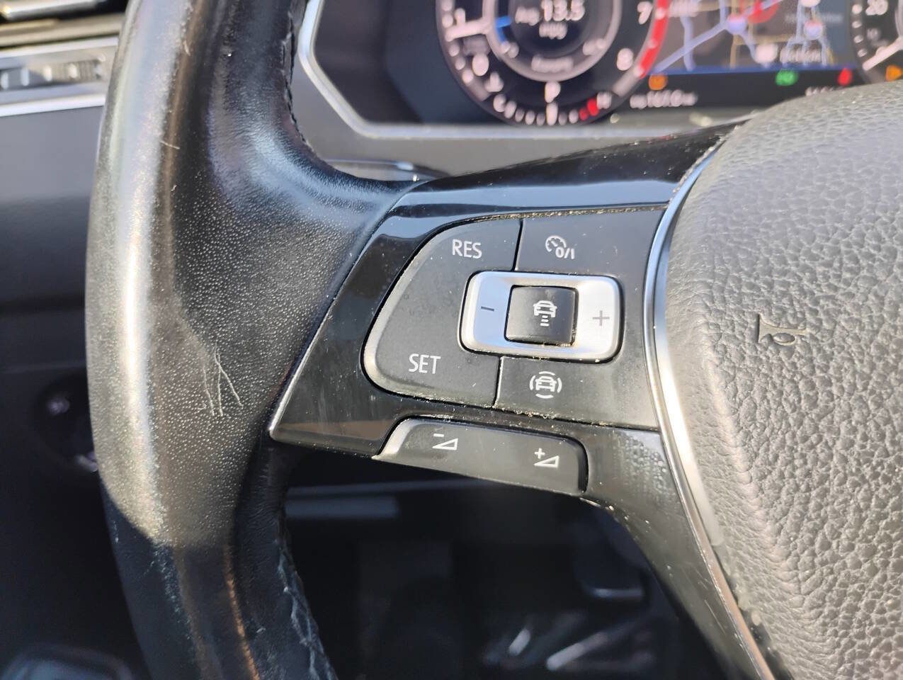 Used 2019 Volkswagen Tiguan SEL FWD image 21