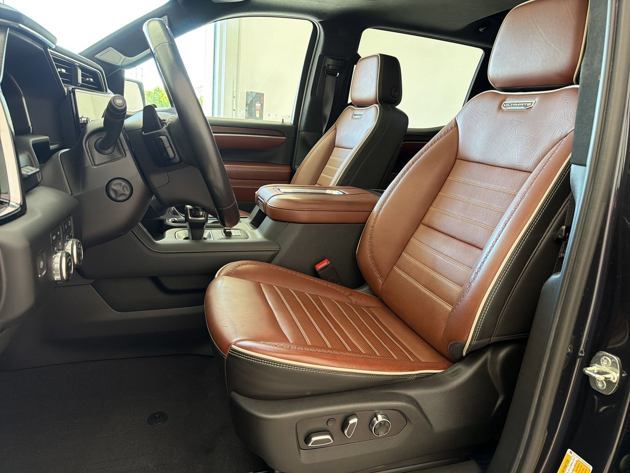 Used 2022 GMC Sierra 1500 Denali Ultimate AWD/4WD image 5