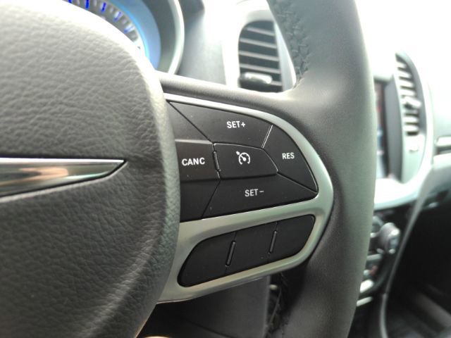 Used 2023 Chrysler 300 Touring w/ Sport Appearance Package image 32