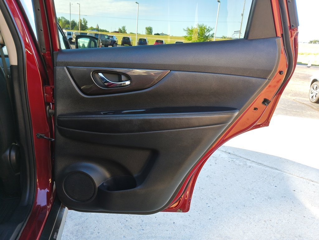 Used 2020 Nissan Rogue S AWD/4WD image 21