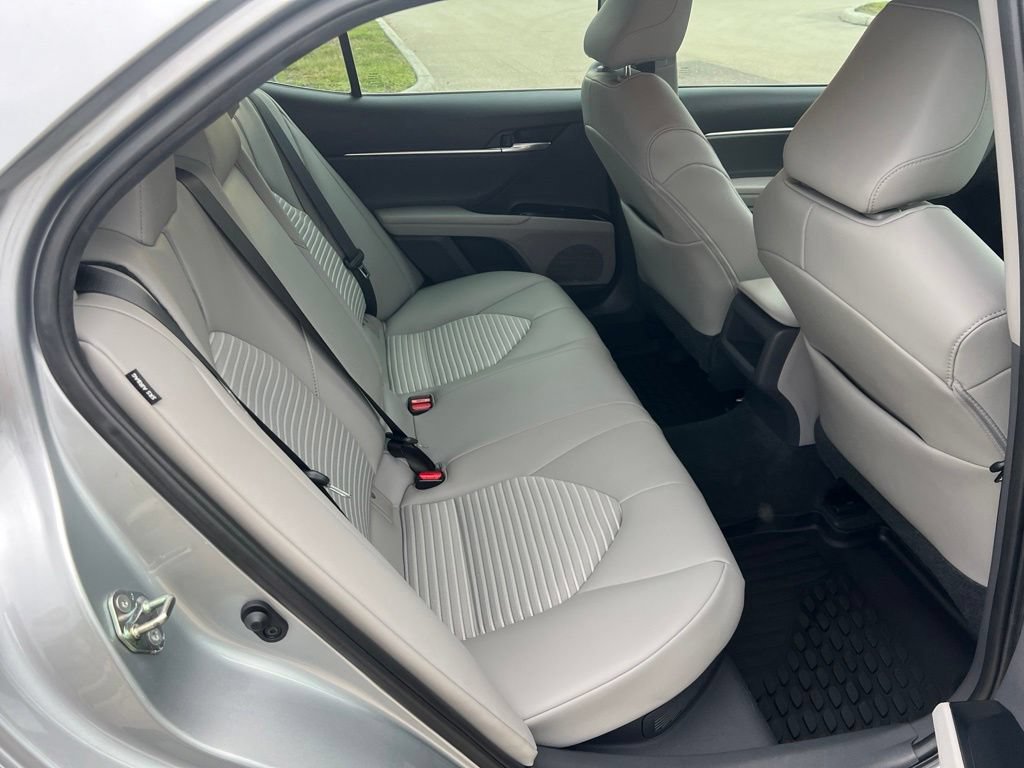 Used 2020 Toyota Camry SE FWD image 16