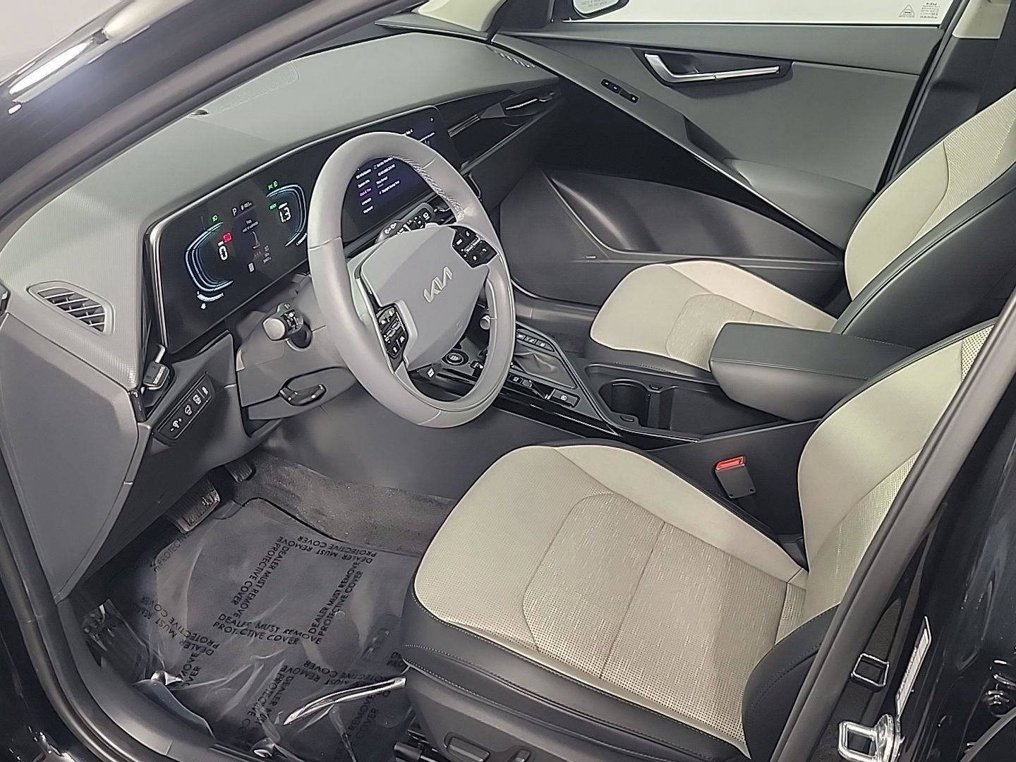 Used 2025 Kia Niro SX image 18