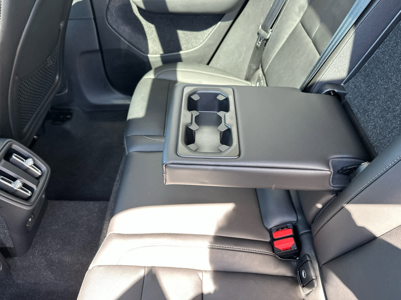 Used 2023 Volvo XC40 B5 Plus w/ Driver Assist Package image 20