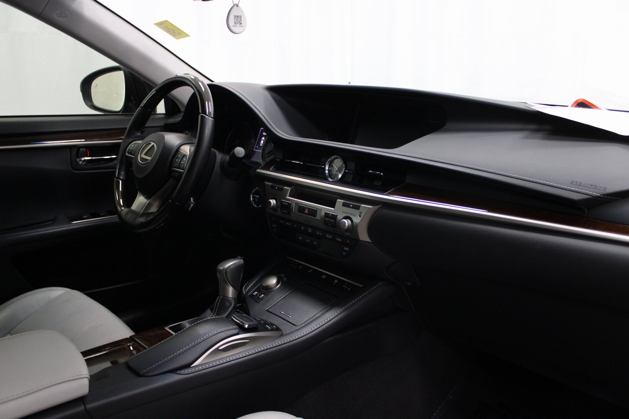 Used 2018 Lexus ES 300h image 29