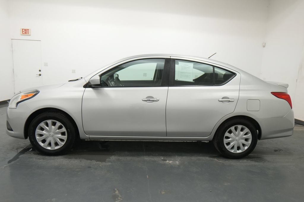 Used 2017 Nissan Versa SV FWD image 4