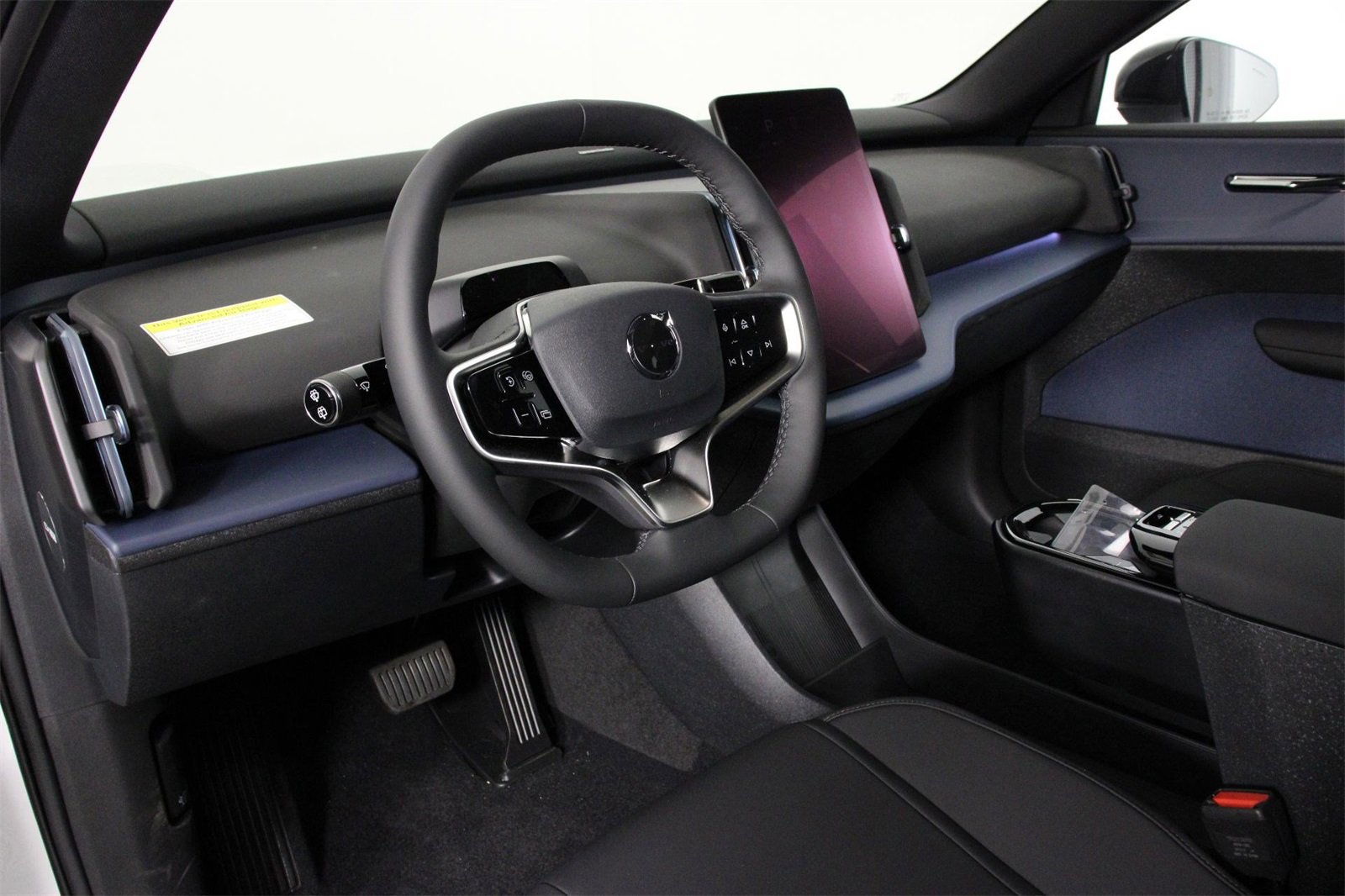 New 2025 Volvo EX30 Plus w/ Protection Package Premier image 8